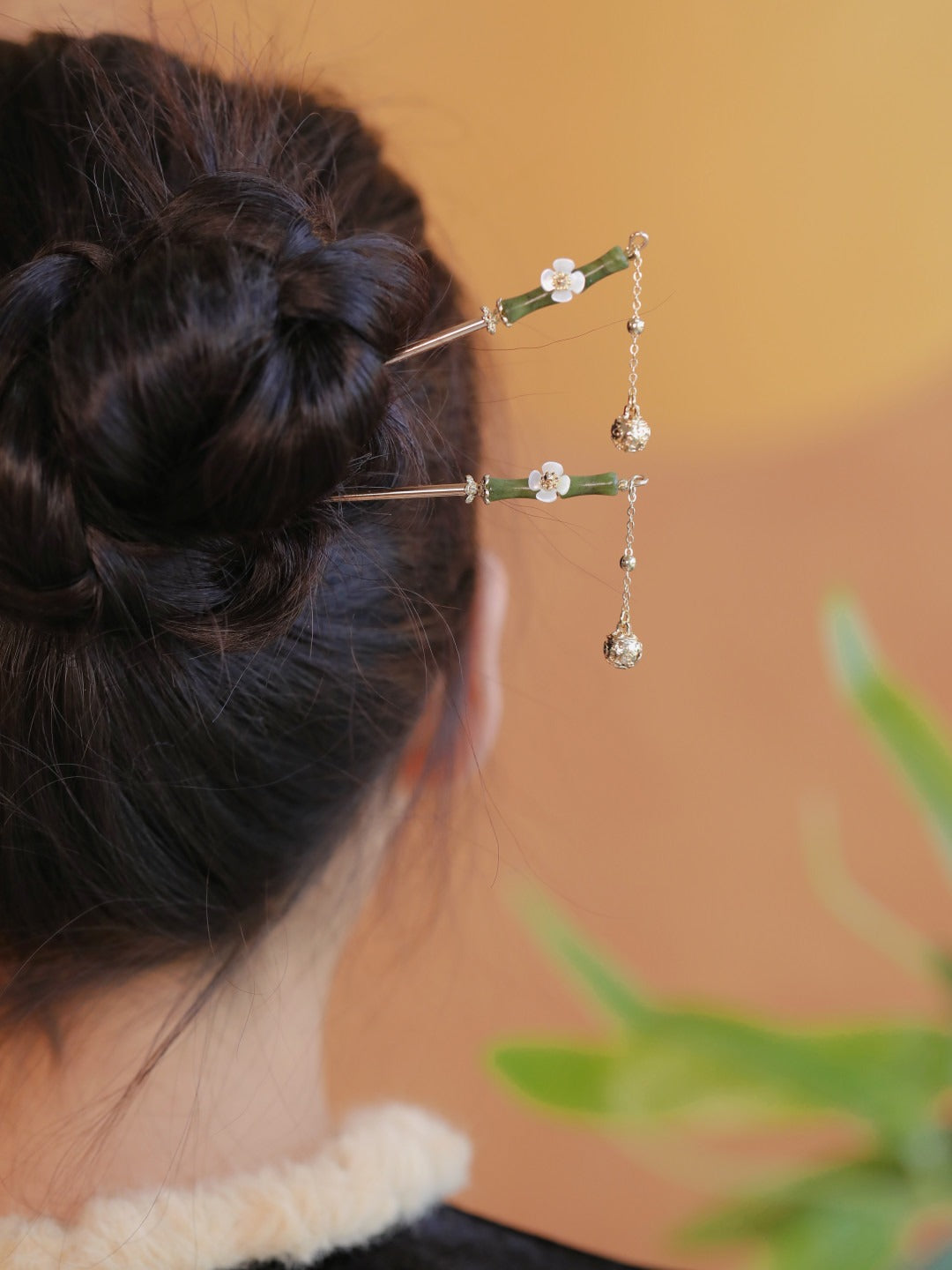 Chinese style bamboo knot hairpin with mother-in-law flower tassel design